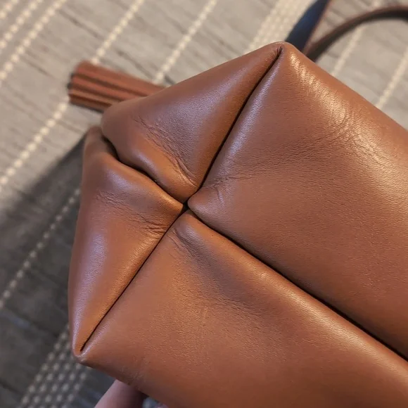 Portland Leather Medium Classic Tote - Honey (With Honey Tassel) - Picture 3 of 5